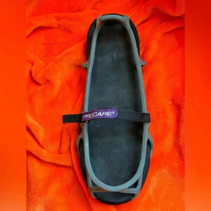 Private medium right shoe only